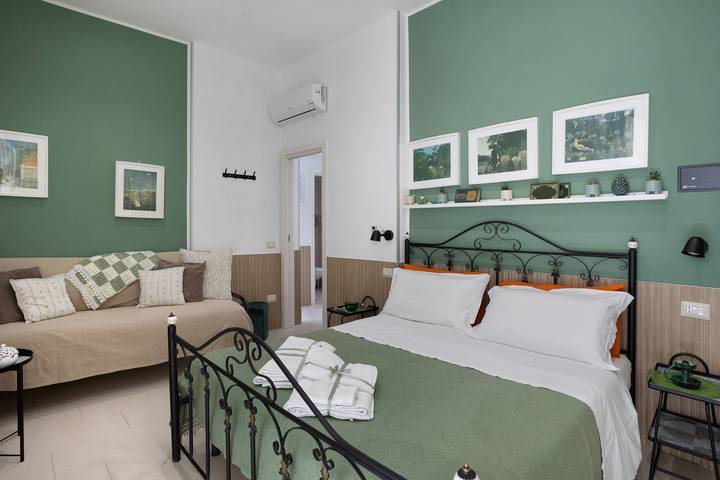 Entire apartment, Addu' Me Apartment with Balcony, Wi-Fi, and Air Conditioning in Naples, Naples Province