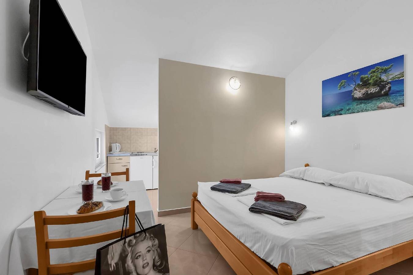 Ganze Ferienwohnung, Kiefer Vordach Studio A10 in Brela, Makarska Riviera