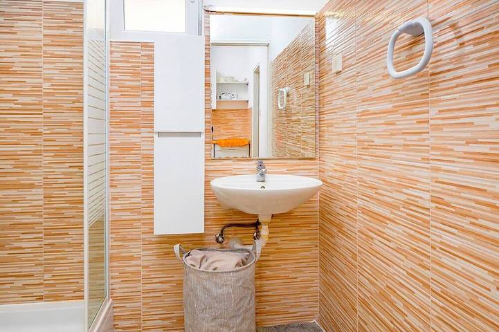 Ganze Wohnung, Ferienwohnungen Siniša,, Barbat, hr in Kaštel (Barbat), Barbat na Rabu
