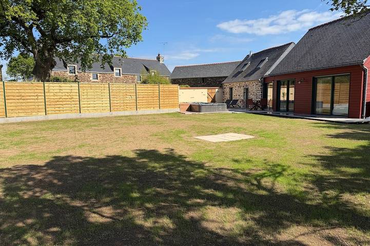 Location de vacances pour 6 personnes, avec terrasse ainsi que jardin et jacuzzi, animaux acceptés à Béganne
