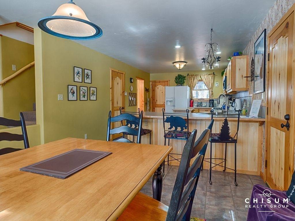 Great house two miles to the ski lift and closer yet to the golf course. in Angel Fire, Colfax County