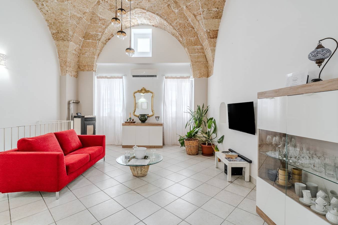 Casa vacanze 'Civico4 Luxuryholidays' con terrazza privata, Wi-Fi e aria condizionata in Casarano, Golfo di Taranto