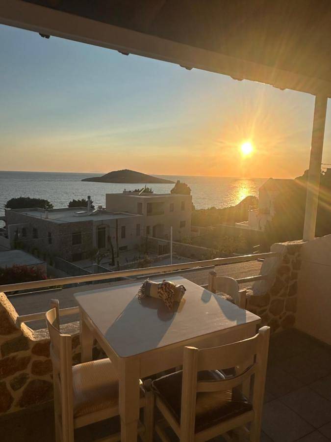 Appart’hôtel pour 2 personnes, avec Terrasse ainsi que Piscine et Vue