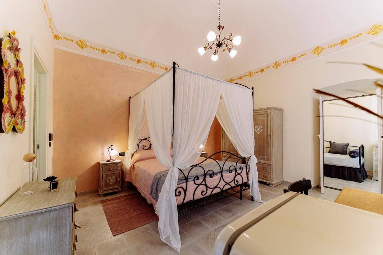 Come Nelle Favole the Classic B&B in Toirano, Riviera di Ponente