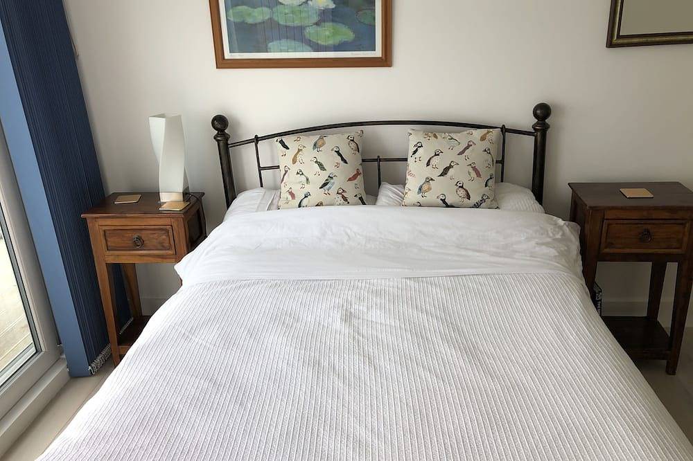 “Seawards”. House with panoramic sea views, set directly above the Sw Coast Path in Cornualles