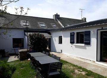 Gîte pour 10 personnes, avec jardin et terrasse à Saint-Lyphard