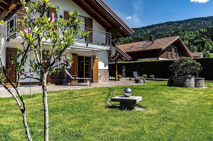 Chalet für 8 Personen, mit Balkon und Garten in Hündle-Thalkirchdorf