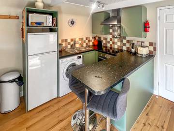 Log Cabin for 2 People in North Petherton, Somerset, Photo 4