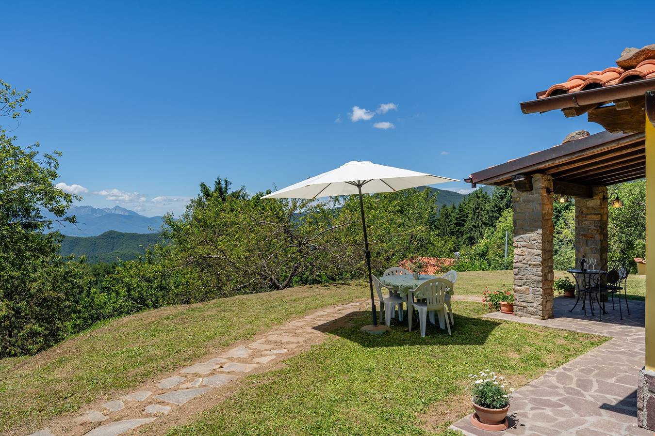 Chalet « Casa Albereta » avec vue sur les montagnes, piscine privée et terrasses privées in Bagni di Lucca, Province de Lucca