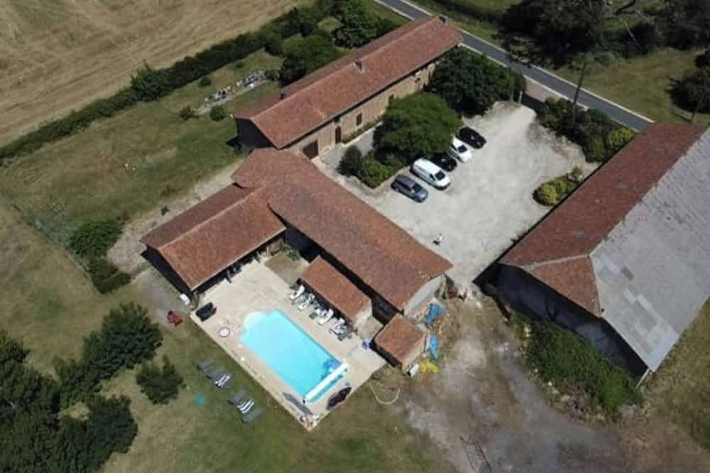 Beautiful Countryside Escape for 10 - 30 Guests- Exclusive Use in Availles-Limouzine, Vienne (France)