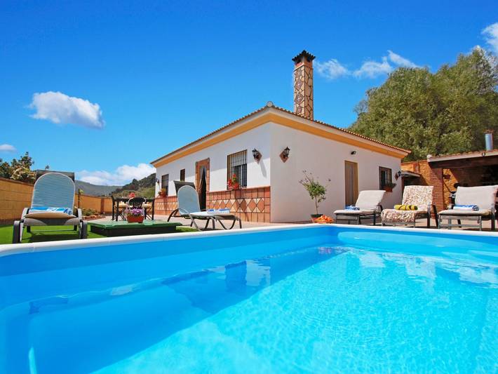 Chalet para 6 personas, con vistas además de piscina y jardín - 1