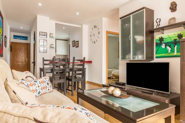 Apartamento entero, Apartamento vacacional "Aurora Beach" con Wi-Fi y vistas a la ciudad in Las Palmas de Gran Canaria Centre, Las Palmas de Gran Canaria