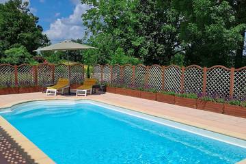 Gîte pour 4 personnes, avec jardin ainsi que jacuzzi et piscine, animaux acceptés à La Rochebeaucourt-et-Argentine