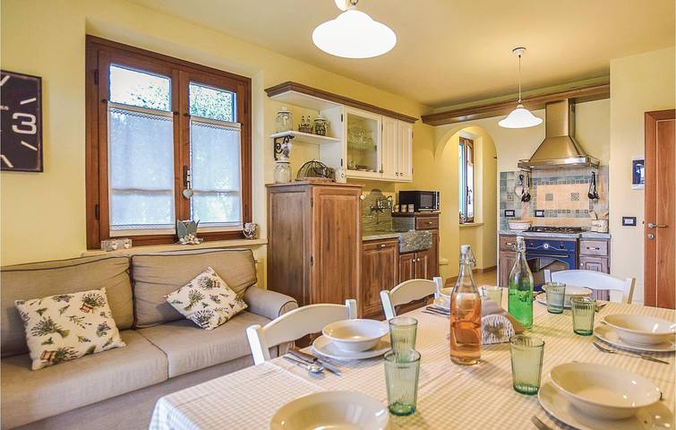 Klimatisiertes 180qm Apartment mit Parkplatz & Garten in Massarosa, Italienische Riviera
