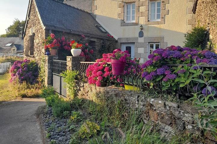 Location de vacances pour 7 personnes, avec jardin et terrasse dans Bon Repos sur Blavet
