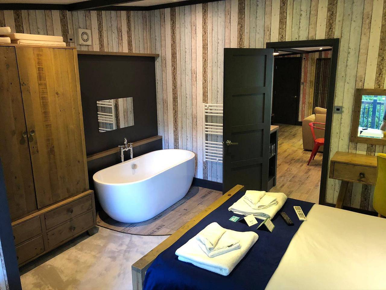 Sandy Balls Holiday Park Pet Friendly Lodge in Godshill (Hampshire), Hampshire