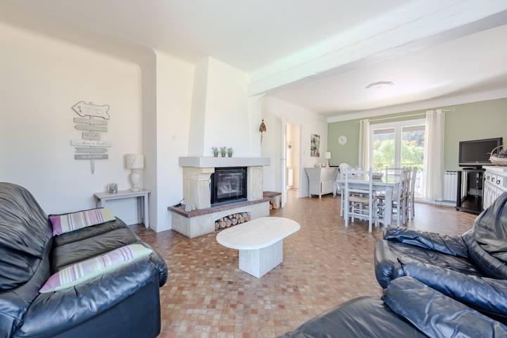 Location de vacances pour 6 personnes, avec terrasse ainsi que jardin et piscine à Carcès - 2