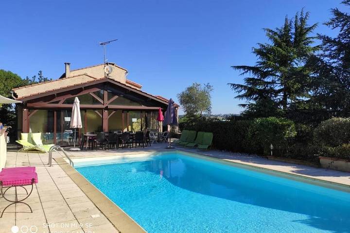 Villa pour 12 personnes, avec piscine ainsi que vue et jardin dans Haute-Garonne