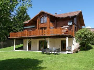 Gîte pour 5 personnes, avec jardin à Verrières-de-Joux