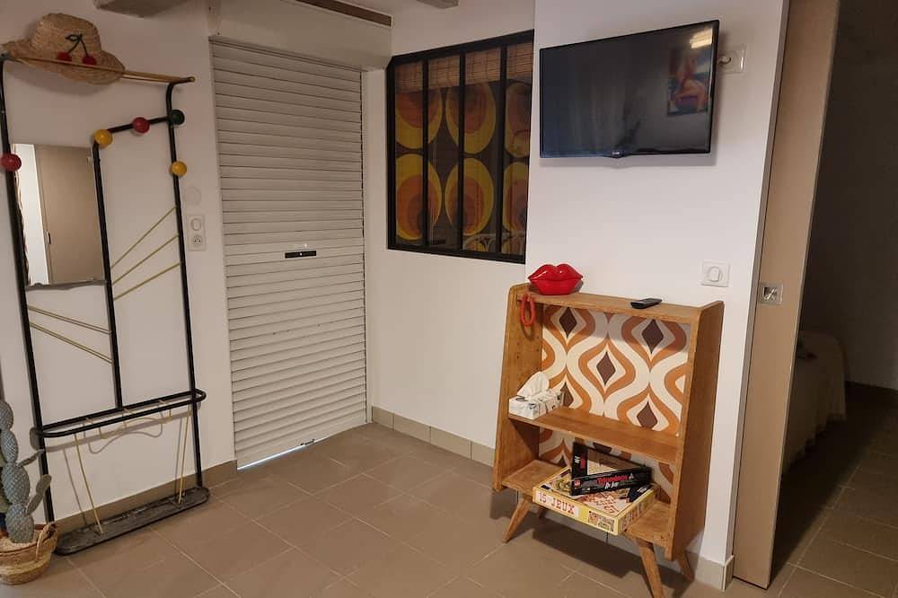 Entire apartment, Jardin Parking Calme Centre Ville à 10 min Voie Verte in Céret, Céret region