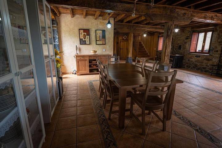 Casa rural para 18 personas, con vistas además de piscina y jardín en Valle de Soba - 2