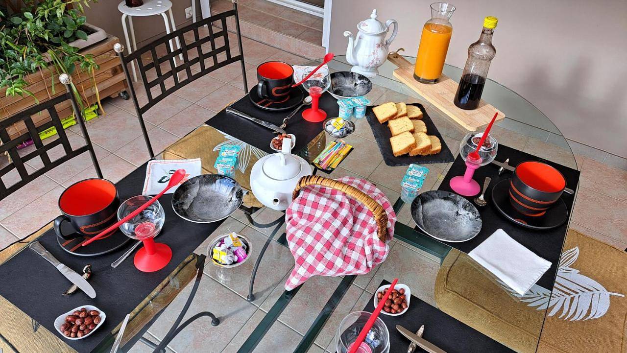 Appartement de vacances entier, Economy Triple Room with Shared Bathroom in Tourville-sur-Arques, Région de Dieppe