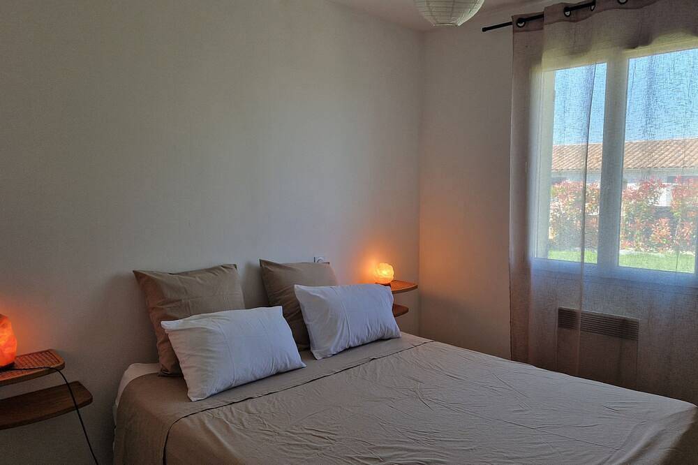 Air-conditioned villa with swimming pool between the sea and the Cevennes mountains. in La Calmette, Region de Nimes