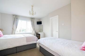 Holiday Home for 18 People in Galway, County Galway, Photo 3