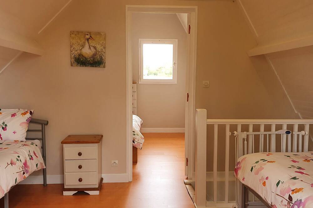 Rural 2 bedroom fully equiped Chalet, 2 of 2, by lake near Chaillac sleeps max 6 in Chaillac, Le Blanc und Umgebung