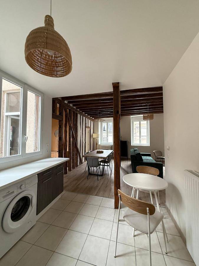 Appartement entier, Three-Bedroom Apartment in Vierzon, Région de Vierzon