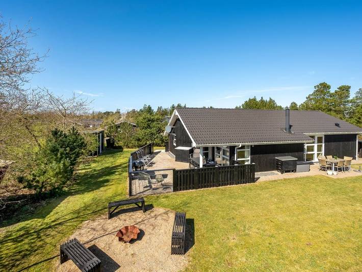 Ferienhaus für 6 Personen, mit Whirlpool und Terrasse sowie Sauna in Halby