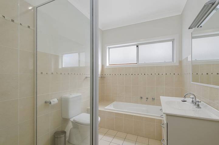 Holiday home for 12 people, with balcony in Crescent Head