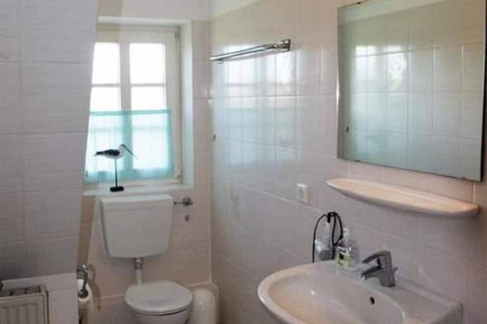 Ganze Wohnung, Bredland 2a - Whg. 5 - Ferienwohnung in Nieblum: 52 m², Terrasse & nur 200 m zum in Greveling, Nieblum
