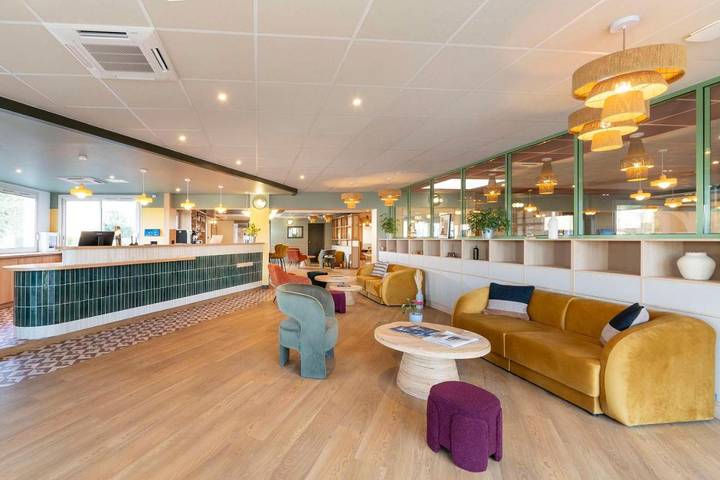 Hôtel pour 2 personnes, avec terrasse et piscine, animaux acceptés