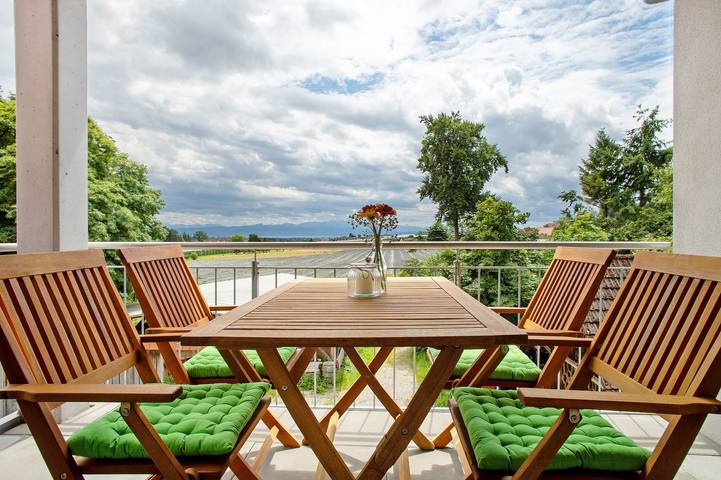 Ferienwohnung für 3 Personen, mit Balkon und Garten sowie Seeblick in Friedrichshafen