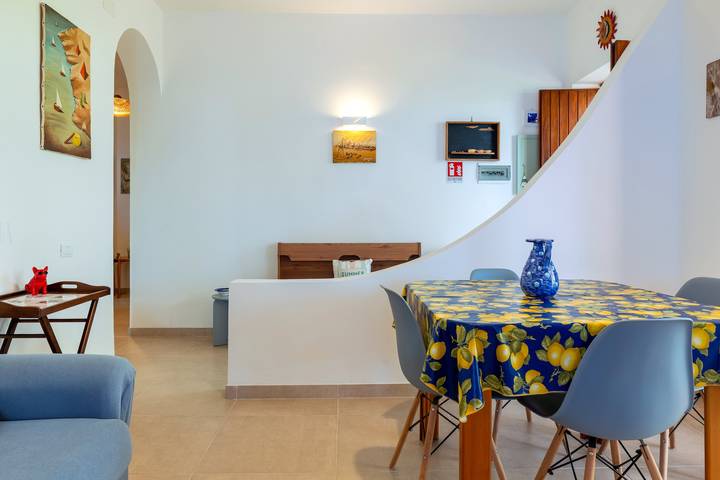Villa 'Ingrosso' with Sea View, Wi-Fi and Air Conditioning in Leporano, Gulf of Taranto