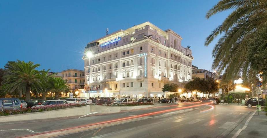 Hotel per 3 persone, con Terrazza a Pescara