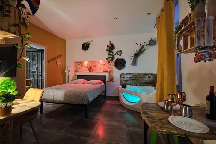 Gîte pour 2 personnes, avec jacuzzi dans Office De Tourisme De Carcassonne
