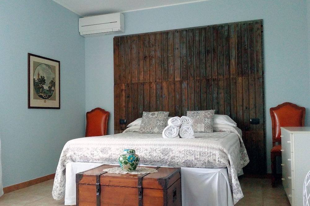 Haus Danny in Lazise, ​​mit Garten, Parkplatz, Internet, Jacuzzi in Lazise, Gardasee-Berge