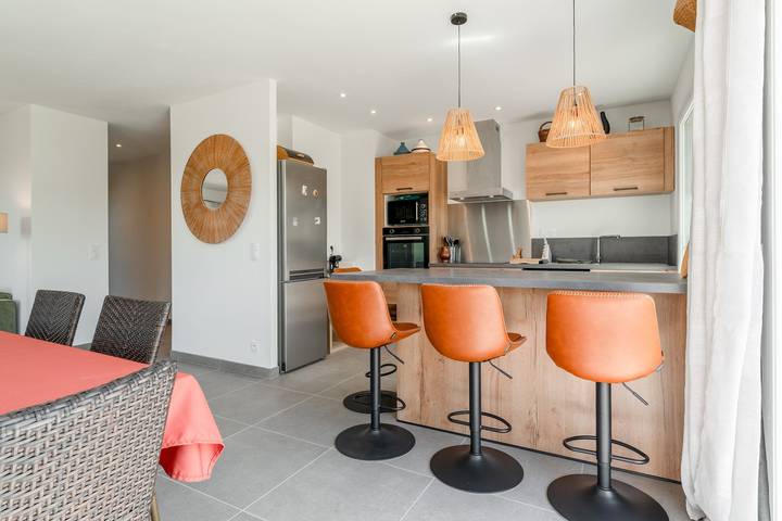 Villa « Lo Ginest » avec vue sur la montagne, Wi-Fi et climatisation in Villedieu, Vaucluse