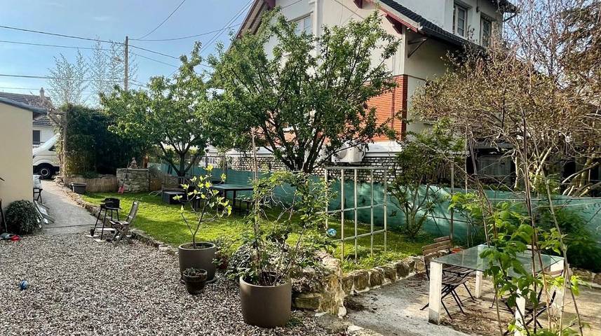 Gîte pour 2 personnes, avec terrasse et jardin à Sarcelles