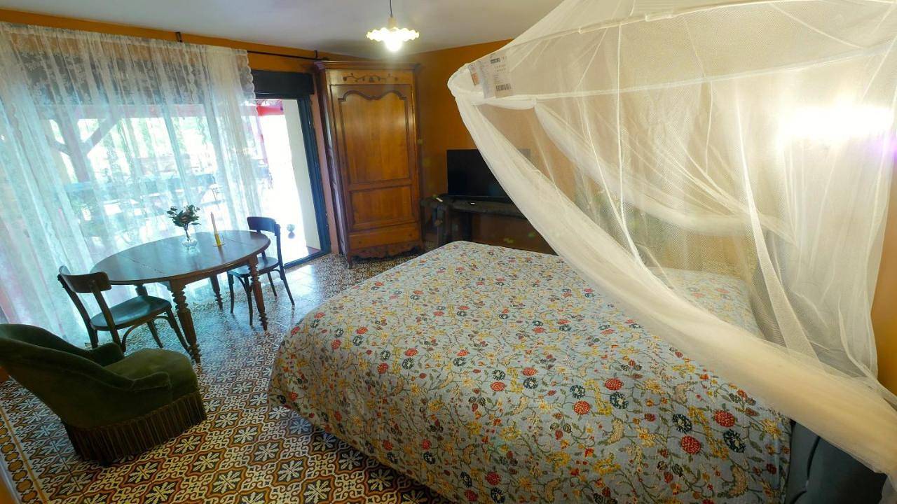 Appartement de vacances entier, La chambre des jardins d'Ispahan in Prignac-et-Marcamps, Région de Blaye