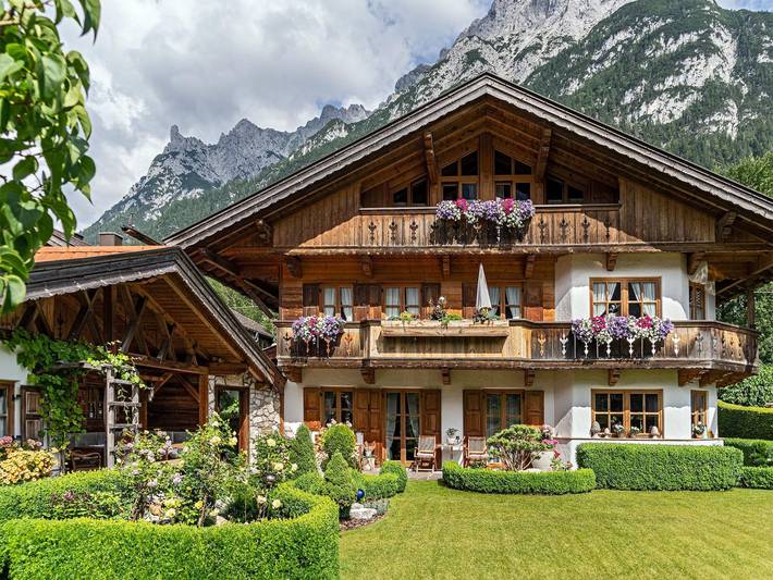 Ferienwohnung für 4 Personen, mit Sauna und Balkon, kinderfreundlich im Mittenwald