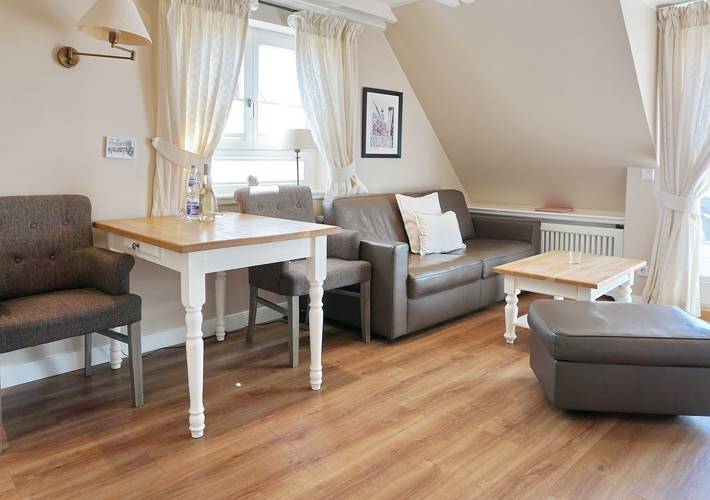 Ganze Wohnung, 2-Raum Appartement mit ca. 32m ² Nutzfläche, Parkplatz, Nichtraucher. in Wenningstedt, Sylt