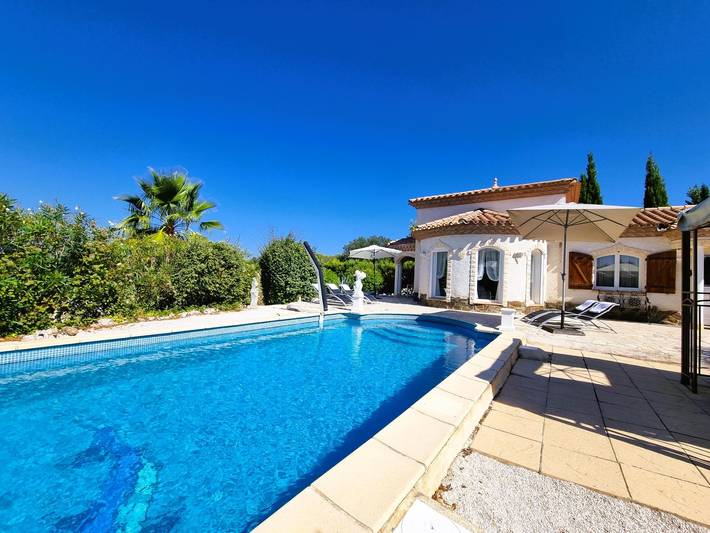 Location de vacances pour 6 personnes, avec Terrasse ainsi que Jardin et Piscine à Oupia