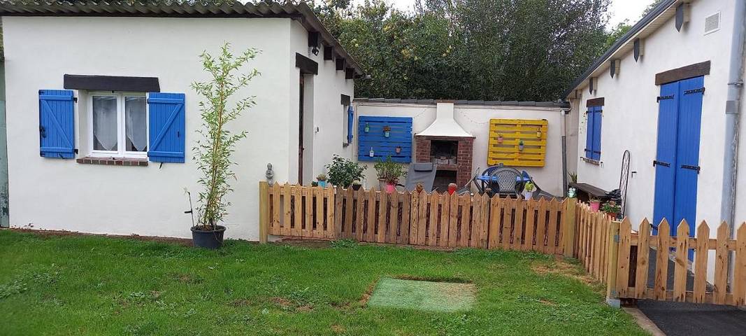 Gîte pour 2 personnes, avec jardin ainsi que vue et terrasse dans La Mancelière