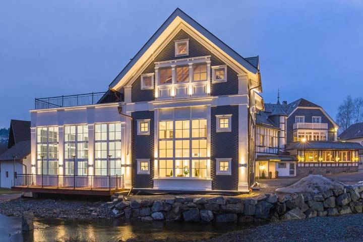 Hotel für 2 Personen, mit Balkon und Whirlpool sowie Terrasse und Pool in Bad Laasphe