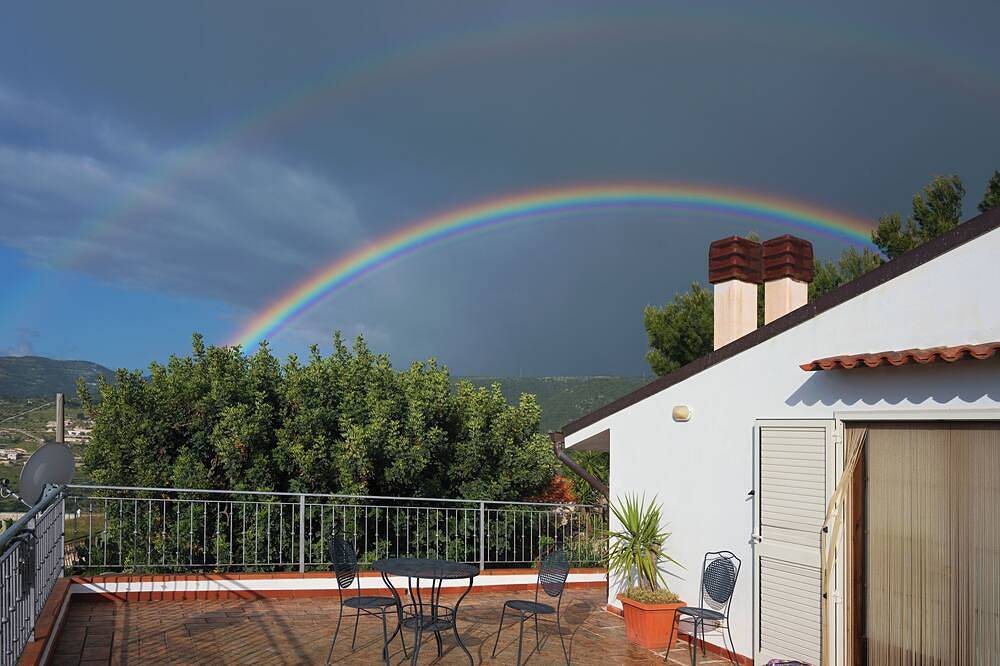 B&B La Scapola Superior room with terrace, in the hills, 2km from the sea in Gargano