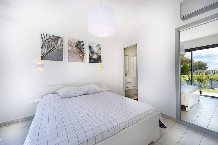 Luxuriöse Neue Villa, 4 Schlafzimmer, Beheizter Pool, 8 Personen in Sanary-sur-Mer, Mittelmeerküste (Frankreich)