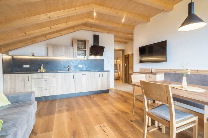 Appartamento intero, Appartamento per vacanze "Rosmarin" con vista sulle montagne, Wi-Fi, balcone e sauna in Verano, Alpi Sarentine